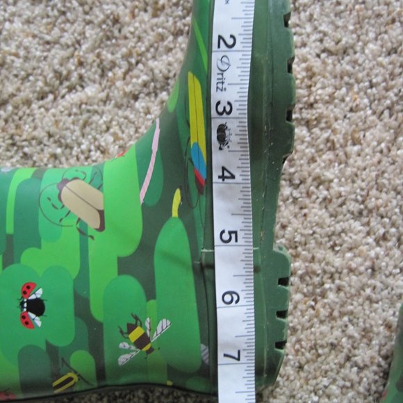 😳 Kid Made Modern Bug camo garden rain boots sz M - Picture 9 of 10